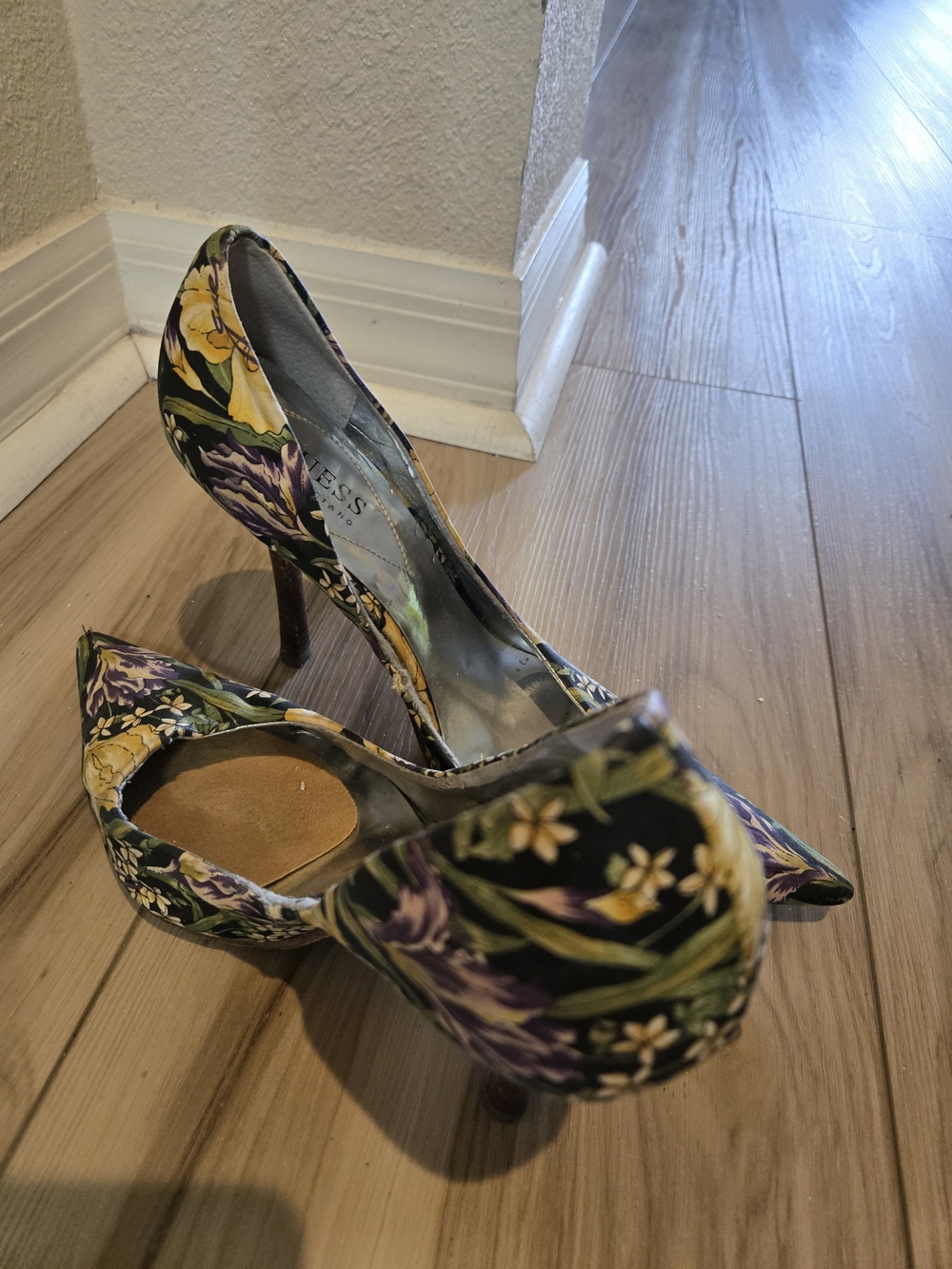 GUESS Floral Pointed-Toe Pumps in Multi-Color - Picture 3 of 6